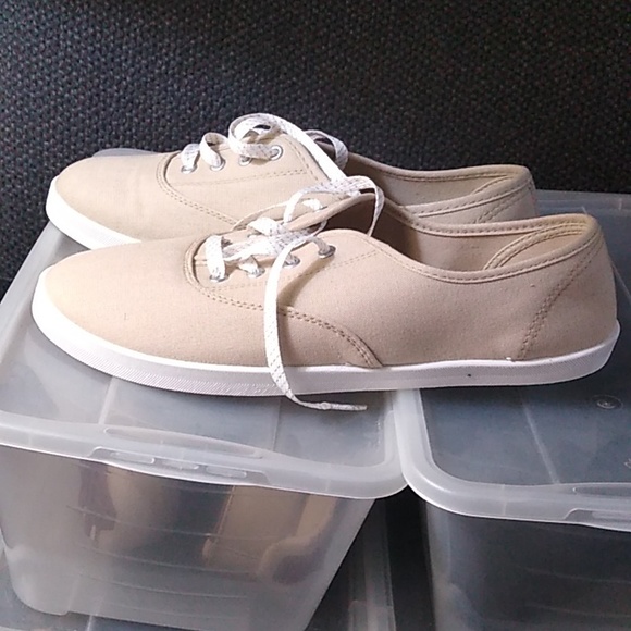 Canvas sneakers - Picture 3 of 8